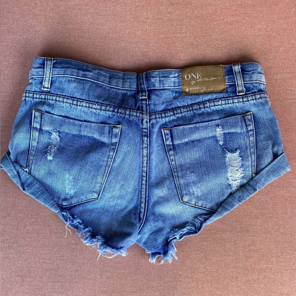 One by Teaspoon low rise relaxed twisted cuff hem- size 26 - Picture 2 of 2